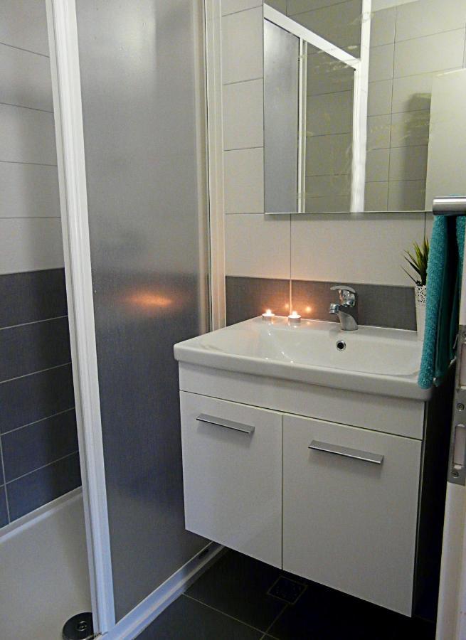 Apartments By The Sea Drvenik Donja Vala, Makarska - 6756 ภายนอก รูปภาพ