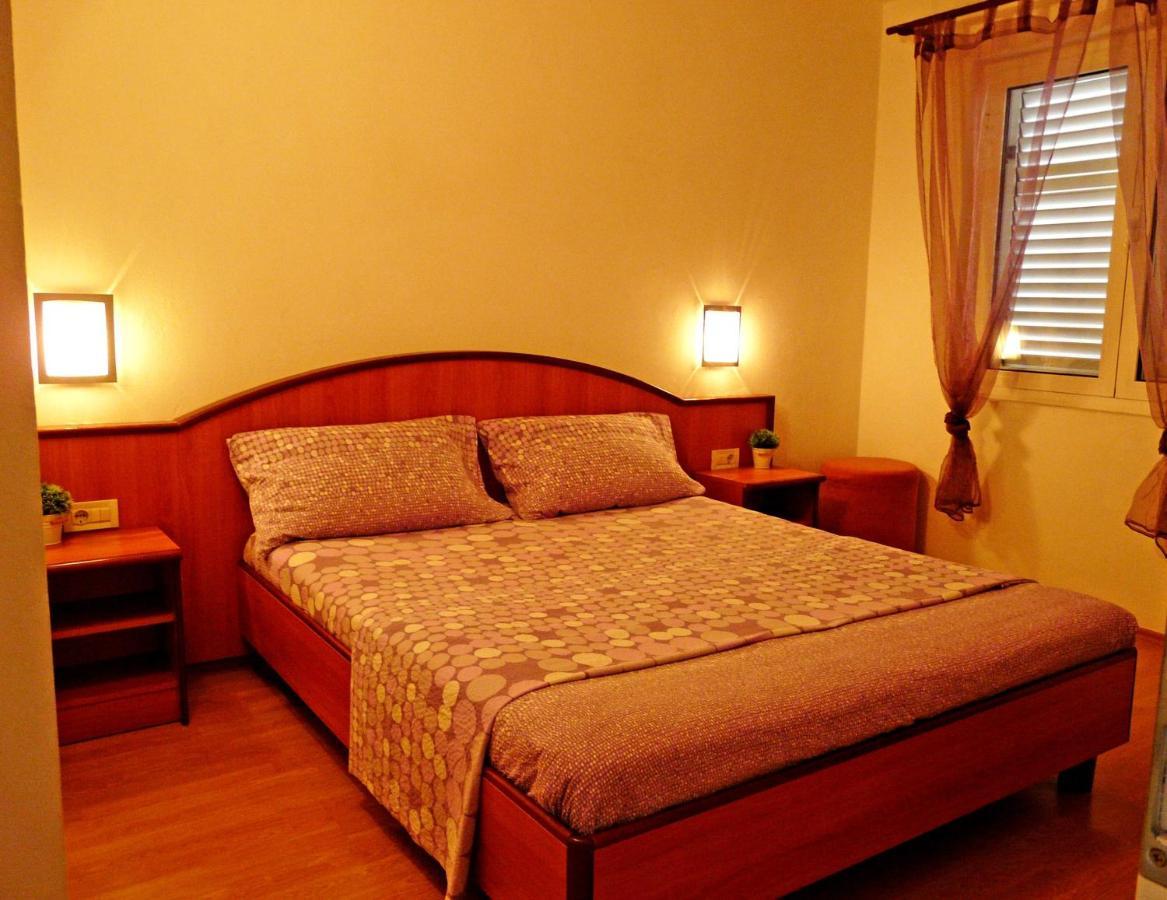 Apartments By The Sea Drvenik Donja Vala, Makarska - 6756 ภายนอก รูปภาพ